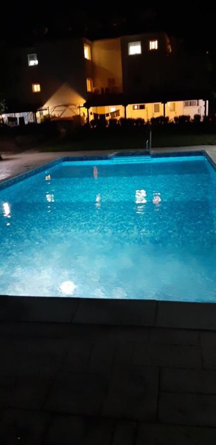 Amalia Apartments Polis Dış mekan fotoğraf